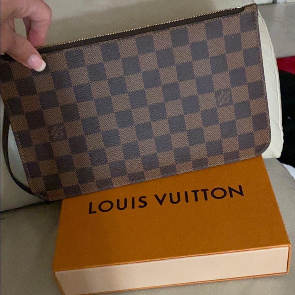 Louis Vuitton damier Neverfull mm pouch